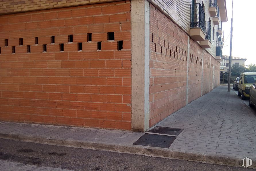 Local en alquiler y venta en Calle Teruel, 1, Pantoja, Toledo, 45290 con coche, neumático, edificio, rueda, vehículo, superficie de carretera, albañilería, ladrillo, asfalto y material de construcción alrededor