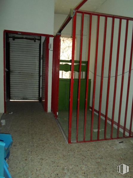 Local en venta en Calle Nuncio, 7, Leganés, Madrid, 28912 con puerta, accesorio, madera, piso, escaleras, persiana de la ventana, gas, madera, material compuesto y edificio alrededor