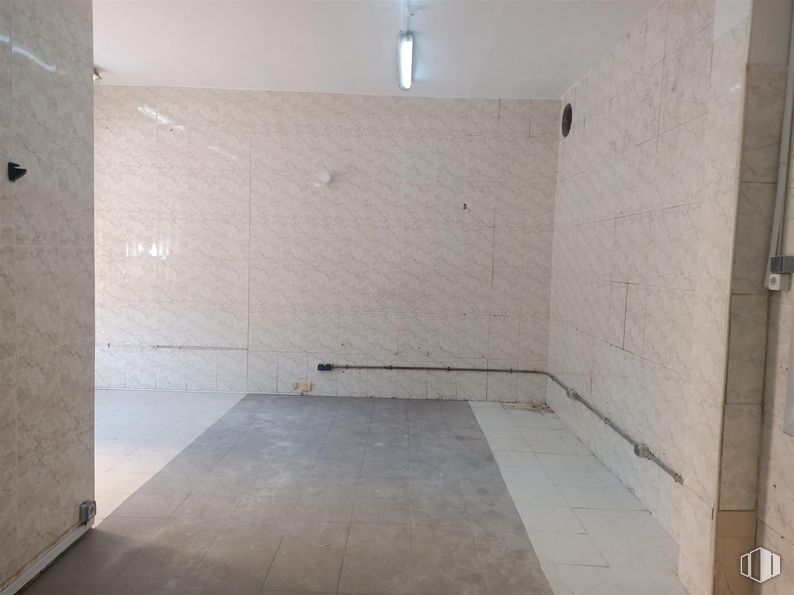 Local en venta en Calle Ruiz Alda, 43, Valdemoro, Madrid, 28342 con lámpara, madera, accesorio, edificio, suelo, suelos, casa, material compuesto, madera dura y hormigón alrededor