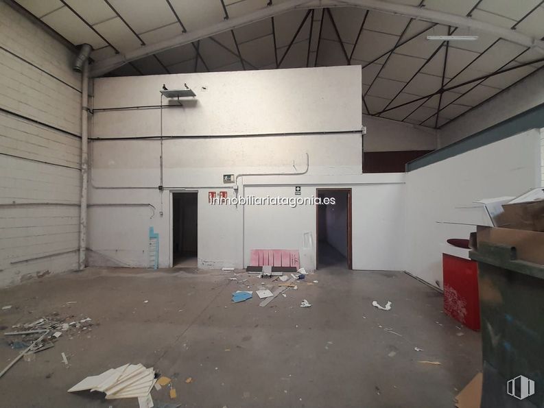 Industrial for rent at Zona Polígono Industrial, Arganda del Rey, Madrid, 28500 with property, wood, building, flooring, floor, hall, ceiling, space, composite material and room around