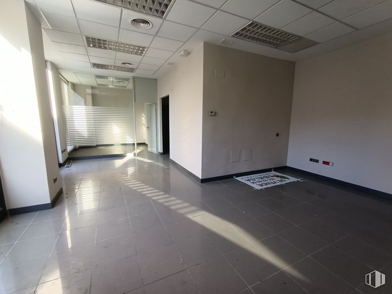 Oficina en venta en Calle San Marcos, Talavera de la Reina, Toledo, 45600 con suelos, suelo, techo, interiorismo, suelo de baldosas, hall, azulejo, vidrio, transparencia y plata alrededor