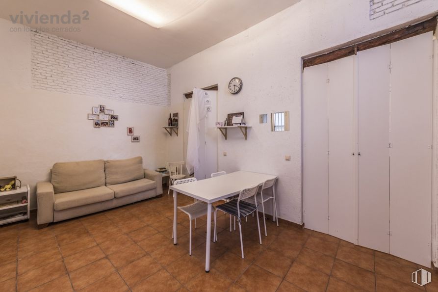 Local en venta en Calle Rodas, Centro, Madrid, 28005 con sofá, mesa, silla, marco, propiedad, mueble, puerta, madera, planta de interior y edificio alrededor