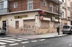 Retail for sale at Calle San Ciriaco, 2, Vicálvaro, Madrid, 28032 with car, building, window, property, vehicle, infrastructure, wheel, road surface, architecture and tire around