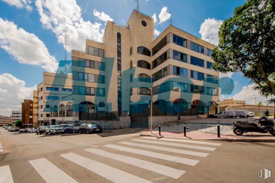 Oficina en venta en Calle Secoya, Carabanchel, Madrid, 28054 con edificio, coche, nube, cielo, rueda, árbol, vehículo, diseño urbano, condominio y casa alrededor