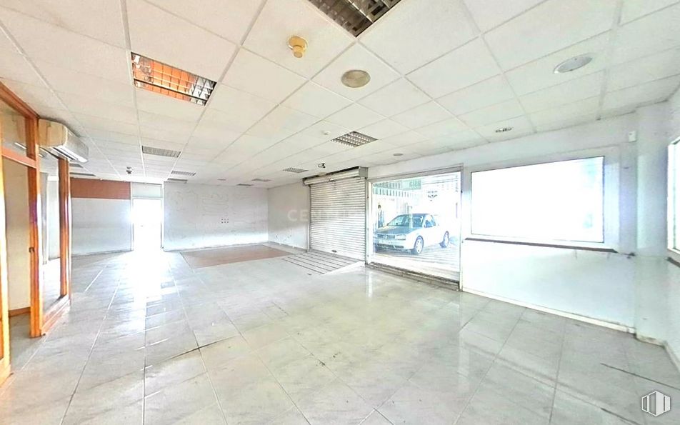 Office for sale at Calle Francisco Aritio, Guadalajara, 19004 with window, light fixture, lighting, fixture, hall, flooring, floor, ceiling, wood and building around