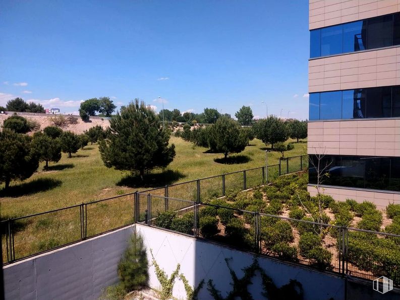 Office for rent at Calle Manuel Pombo Angulo, Hortaleza, Madrid, 28050 with building, headquarters, shade, corporate headquarters and high-rise building around