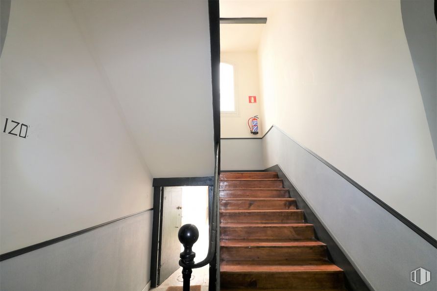 Oficina en alquiler en Calle Lope de Vega, 13, Centro, Madrid, 28014 con edificio, mediante, escaleras, accesorio, madera, piso, suelo, pintura, casa y madera dura alrededor