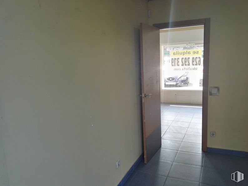 Local en venta en Calle Honduras, 4, Coslada, Madrid, 28820 con puerta, accesorio, edificio, suelo, piso, techo, material compuesto, vidrio, transparencia y aluminio alrededor