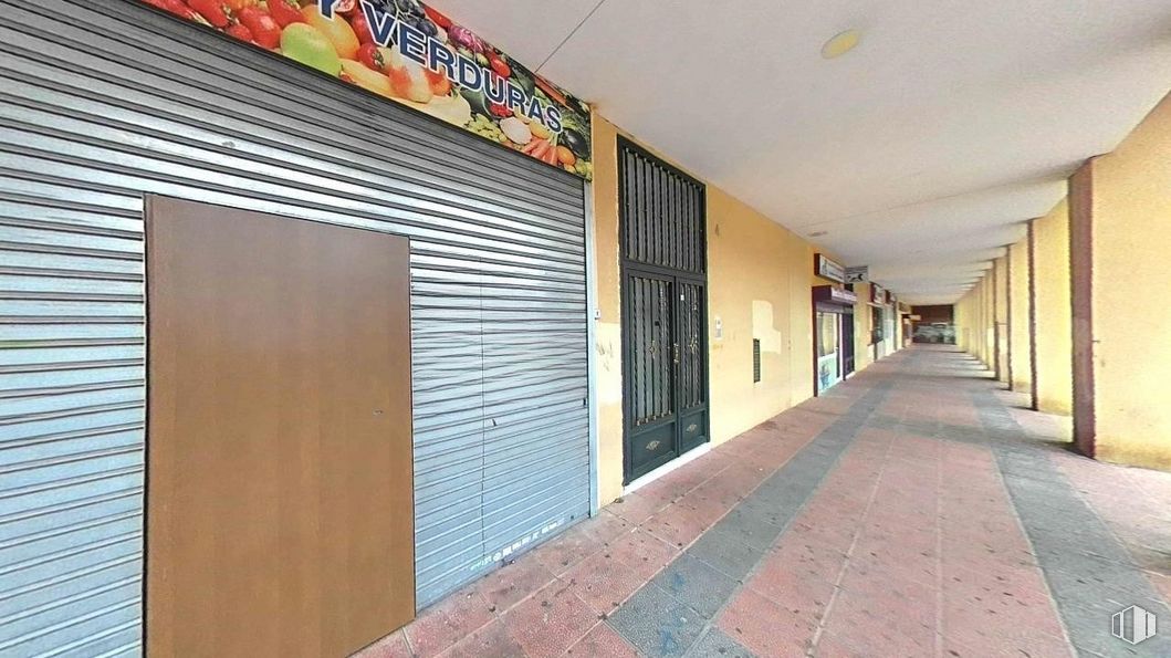 Local en venta en Plaza Colón, Arganda del Rey, Madrid, 28500 con arquitectura, accesorio, pared, madera, inmobiliario, fachada, suelos, tintes y matices, ladrillo y puerta alrededor