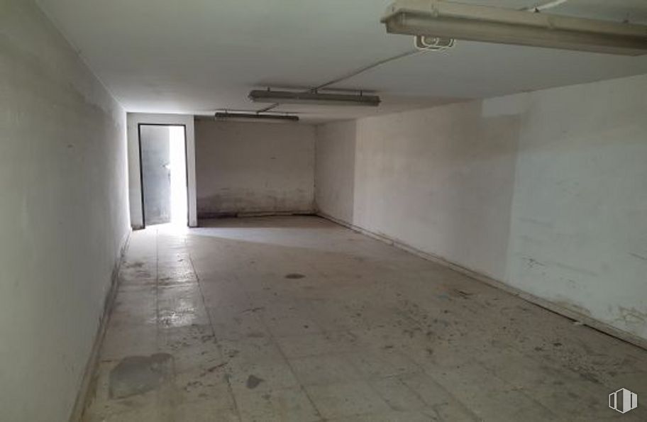 Nave en venta en Camino Labajos, Cubas de la Sagra, Madrid, 28978 con lámpara, propiedad, accesorio, piso, suelo, madera, material compuesto, hormigón, edificio y techo alrededor