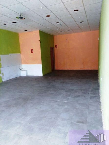 Retail for sale at Zona centro, Noblejas, Toledo, 45350 with door, fixture, interior design, flooring, floor, hall, ceiling, tile flooring, concrete and room around