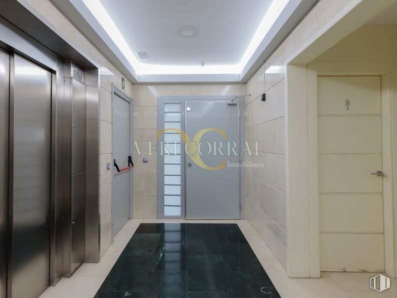 Oficina en venta en Zona Calle Alcalá, San Blas - Canillejas, Madrid, 28037 con puerta, propiedad, edificio, accesorio, interiorismo, hall, suelos, pared, suelo y madera alrededor