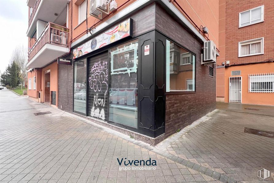 Retail for sale at Zona Suroeste, Móstoles, Madrid, 28934 with window, wall, door, road surface, facade, town, neighbourhood, composite material, street and sidewalk around