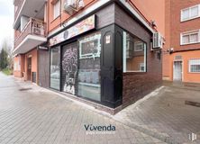 Local en venta en Zona Suroeste, Móstoles, Madrid, 28934 con ventana, pared, puerta, superficie de la carretera, fachada, ciudad, barrio, material compuesto, calle y acera alrededor