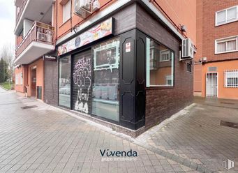 Local en venta en Zona Suroeste, Móstoles, Madrid, 28934 con ventana, pared, puerta, superficie de la carretera, fachada, ciudad, barrio, material compuesto, calle y acera alrededor