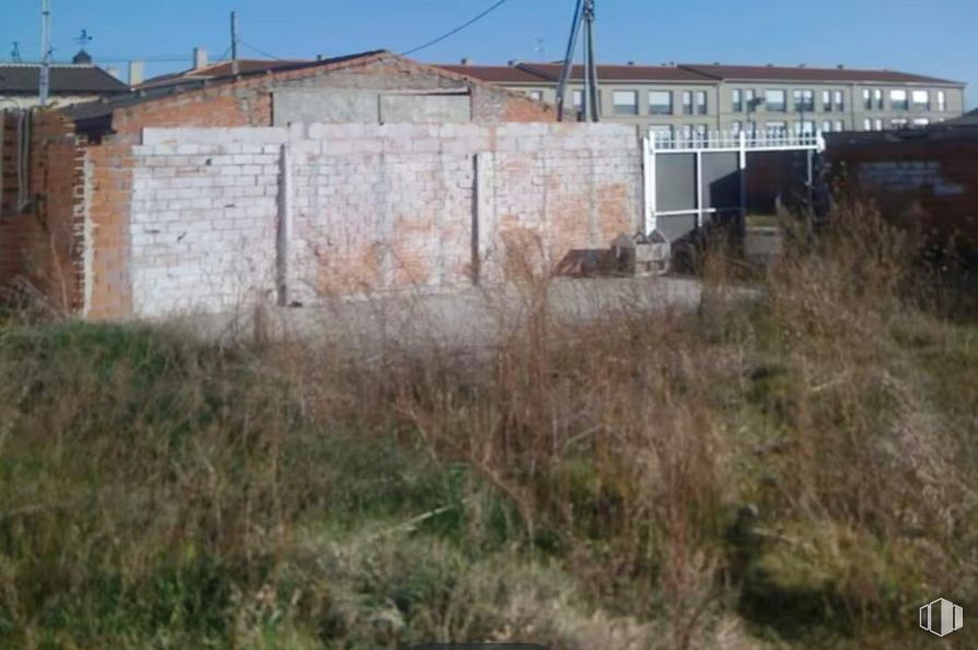 Nave en alquiler en Casco urbano, Lominchar, Toledo, 45212 con planta, cielo, hierba, edificio, paisaje, familia de las gramíneas, pradera, fachada, carretera y suelo alrededor