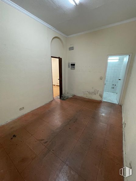 Local en alquiler en Barrio del Pilar, Fuencarral - El Pardo, Madrid, 28029 con puerta, accesorio, madera, ventana, casa, suelos, suelo, tinte para madera, hall y madera dura alrededor