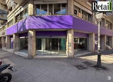 Retail for sale & for rent at Paseo Santa María de la Cabeza, Arganzuela, Madrid, 28026 with tire, wheel, building, motorcycle, composite material, door, commercial building, mixed-use, sidewalk and night around