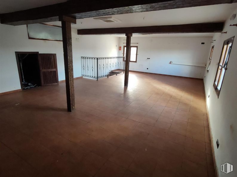 Local en venta en Carretera M-311, Chinchón, Madrid, 28370 con edificio, hall, suelos, suelo, madera, casa, accesorio, madera dura, techo y vidrio alrededor