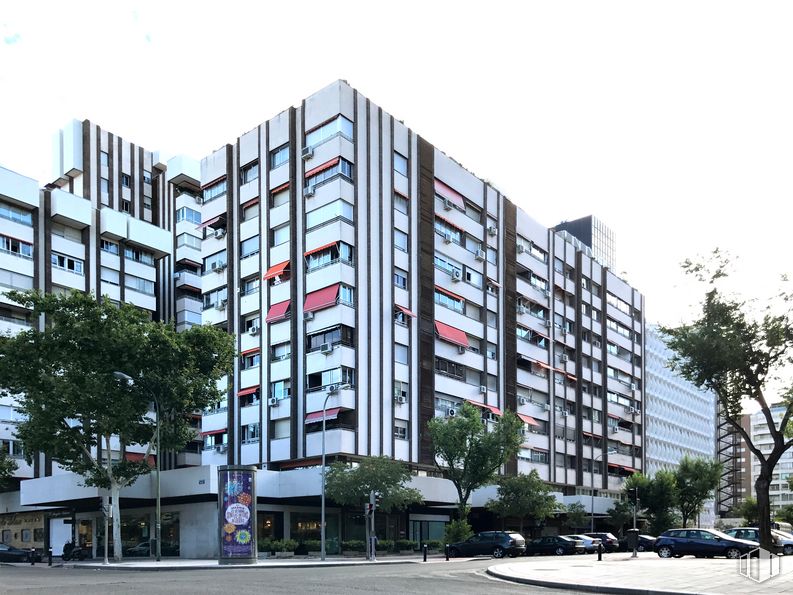 Oficina en alquiler en Calle Francisco Gervás, Tetuán, Madrid, 28020 con edificio, ventana, cielo, árbol, bloque de pisos, accesorio, diseño urbano, vecindario, condominio y barrio residencial alrededor