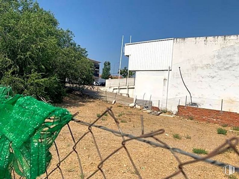 Land for sale at Casco antiguo, Aldea del Fresno, Madrid, 28620 with house, sky, plant, land lot, grass, tree, landscape, composite material, rural area and urban design around