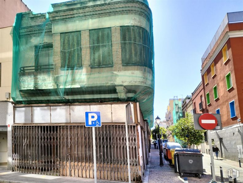 Suelo en venta en Calle María Bosch, 7, Puente de Vallecas, Madrid, 28053 con ventana, contenedor de basura, edificio, cielo, diseño urbano, barrio, superficie de la carretera, carretera, vehículo y casa alrededor