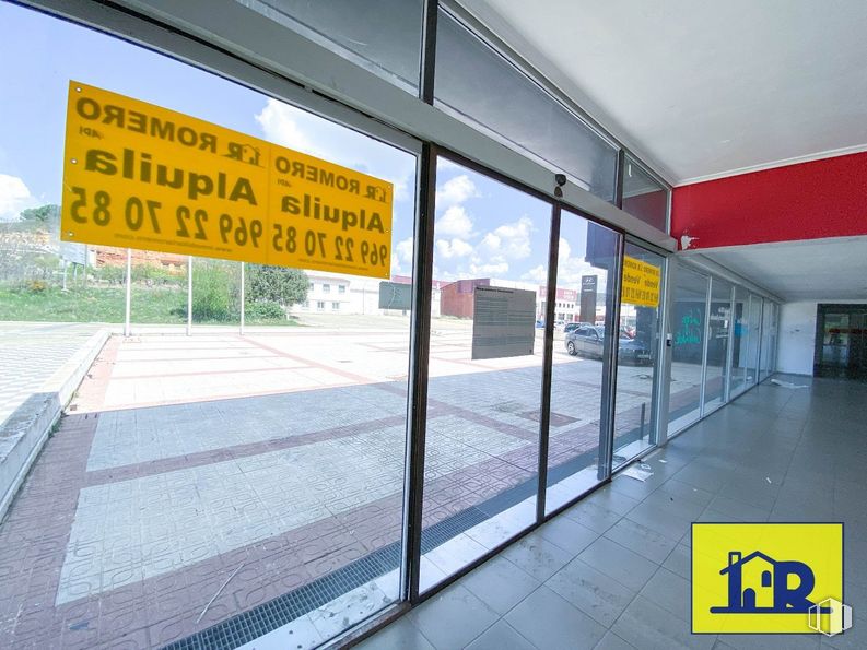 Industrial for sale & for rent at Avenida Cruz Roja Española, Cuenca, 16002 with building, door, fixture, shade, window, facade, glass, signage, city and vehicle door around