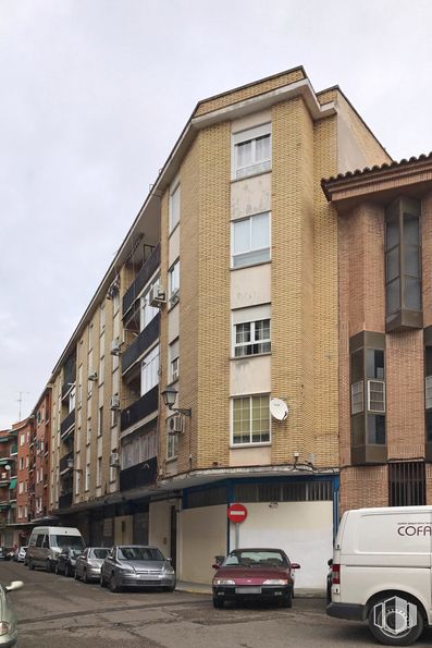 Retail for sale & for rent at Calle Valencia, 9, Talavera de la Reina, Toledo, 45600 with car, van, building, tire, window, wheel, land vehicle, sky, property and vehicle around