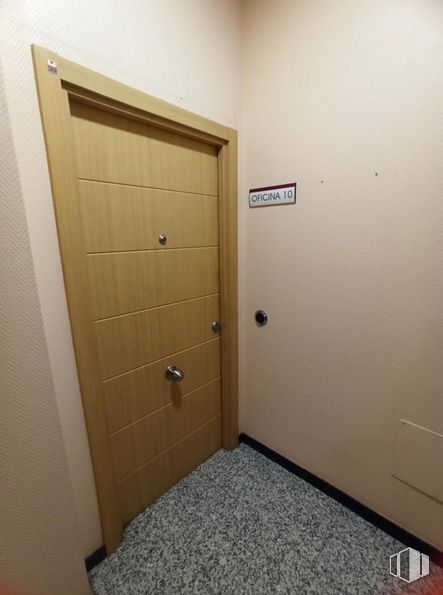 Office for rent at Edificio Curia, Calle Trinitarios, 1, Toledo, 45003 with door, building, fixture, house, wood, handle, flooring, dead bolt, hardwood and home door around