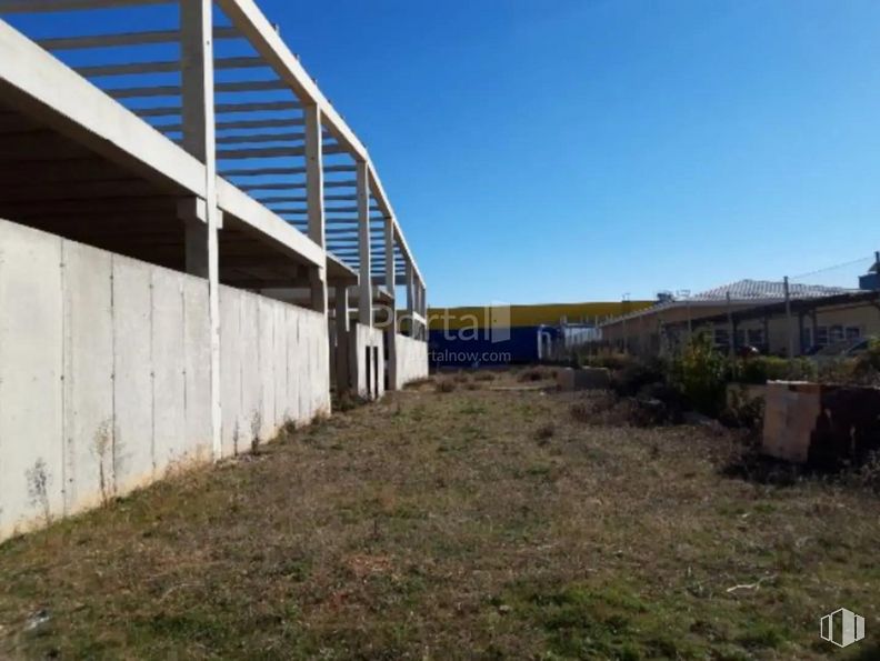 Land for sale at Calle Vega del Tajo, Guadalajara, 19209 with building, plant, sky, land lot, grass, slope, shade, landscape, urban design and facade around