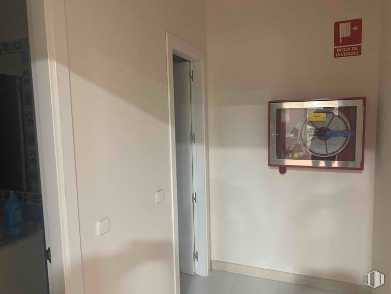 Industrial for sale at Zona Torrejón, Torrejón de Ardoz, Madrid, 28850 with picture frame, wood, flooring, floor, door, room, home door, wood stain, hardwood and door handle around