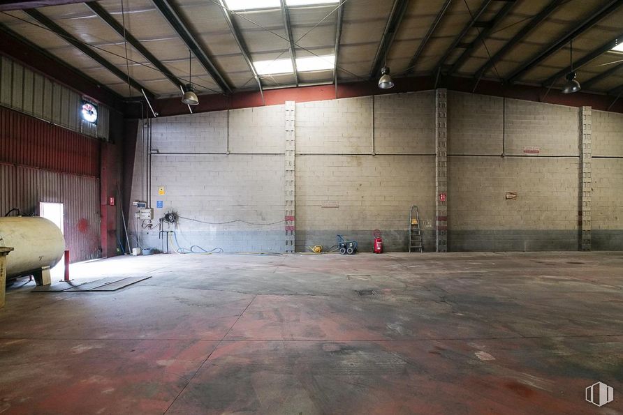 Industrial for sale at Calle Talleres, Alpedrete, Madrid, 28430 with flooring, floor, ceiling, hall, warehouse, fluorescent lamp, steel, daylighting, cleanliness and hangar around