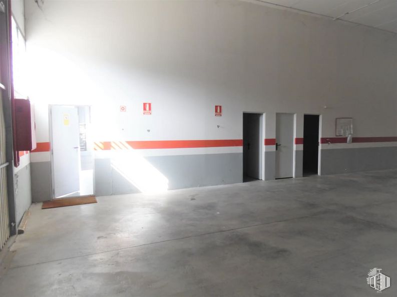 Nave en venta en Calle Bronce, 20, Torrejón de Ardoz, Madrid, 28850 con edificio, accesorio, piso, pintura, suelo, madera, gas, material compuesto, hormigón y techo alrededor