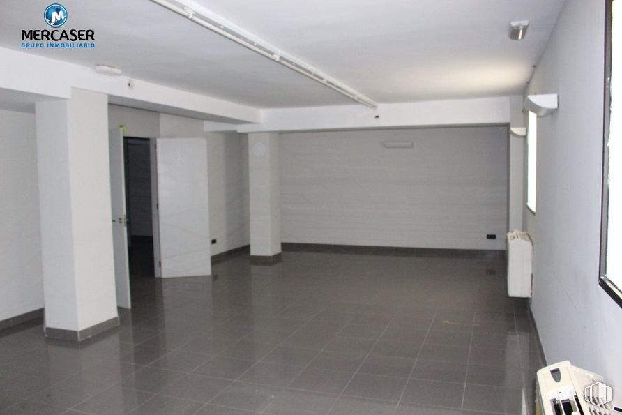 Retail for sale at Calle José Alix Alix, San Fernando de Henares, Madrid, 28830 with flooring, floor, ceiling, door, hall, grey, tile flooring, silver, building material and transparency around