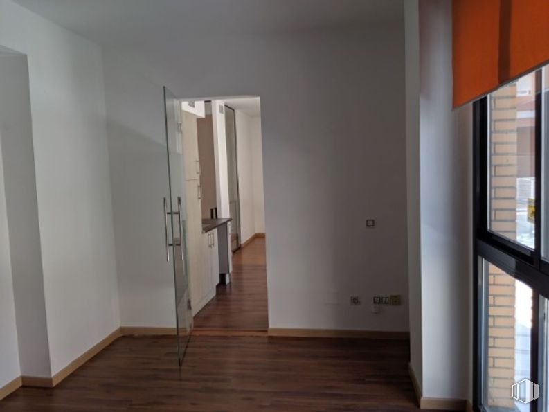 Oficina en venta en Calle Cronos, San Blas - Canillejas, Madrid, 28037 con propiedad, accesorio, madera, interiorismo, hall, edificio, suelo, suelos, propiedad material y puerta alrededor