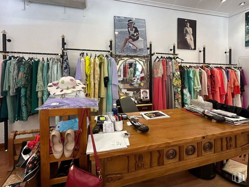 Local en alquiler en Calle Jorge Juan, Salamanca, Madrid, 28009 con persona, zapato, calzado, escritorio, ropa de calle, marco, mueble, moda, textil y interiorismo alrededor