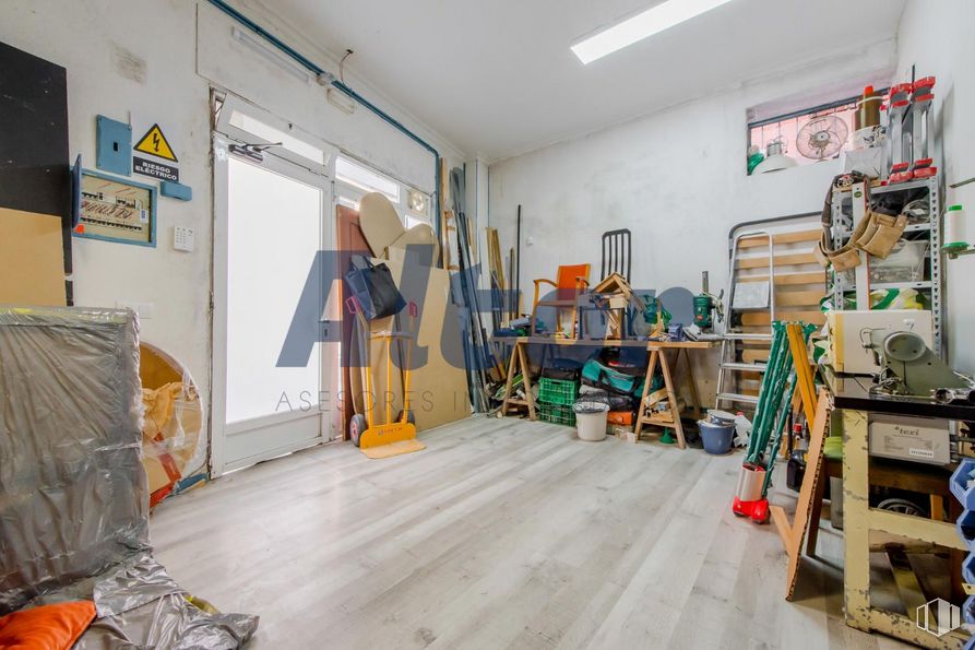 Local en venta en Calle Veza, 7, Tetuán, Madrid, 28029 con madera, interiorismo, suelo, arte, suelos, madera dura, edificio, ingeniería, ocio y escalera alrededor