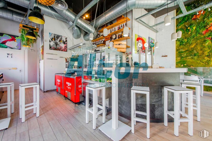 Retail for sale & for rent at Calle Barrilero, Retiro, Madrid, 28007 with stool, furniture, light fixture, interior design, restaurant, design, houseplant, chair and cafeteria around