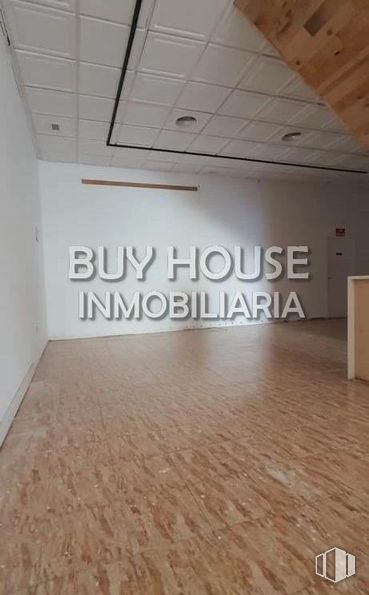 Retail for rent at Avenida Castilla La Mancha, Illescas, Toledo, 45200 with wood, flooring, floor, beige, font, art, hall, rectangle, space and wood stain around