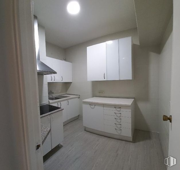 Oficina en venta en Zona Rubén Darío, Chamberí, Madrid, 28010 con ebanistería, alacena, encimera, cajonera, edificio, cajón, madera, suelos, suelo y casa alrededor