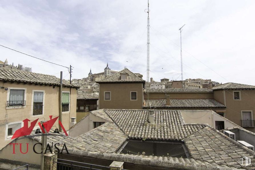 Office for sale at Calle Pozo Amargo, Toledo, 45002 with window, building, sky, cloud, house, neighbourhood, residential area, roof, city and facade around