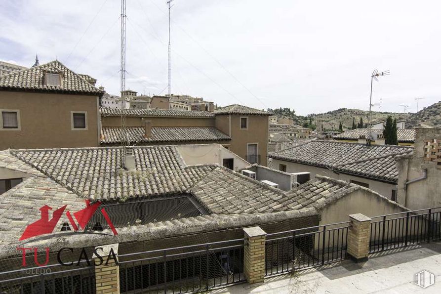 Office for sale at Calle Pozo Amargo, Toledo, 45002 with house, sky, window, building, cloud, neighbourhood, roof, facade, city and urban design around