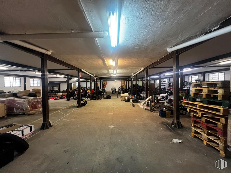 Industrial for sale at Urbanización Casablanca, Collado Villalba, Madrid, 28400 with window, fixture, city, flooring, metal, building, shade, beam, commercial building and steel around