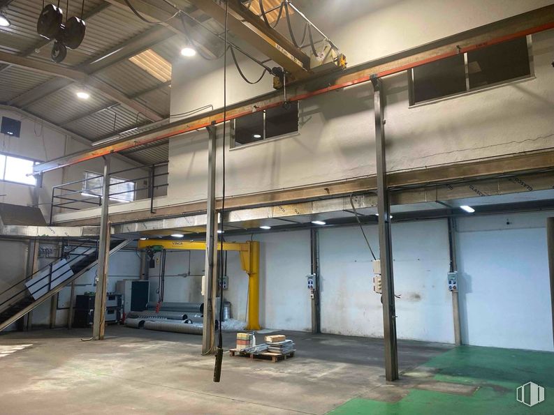 Industrial for rent at Zona industrial, Torrejón de Ardoz, Madrid, 28850 with ceiling, metal, pipe, building material, hall, beam, steel, daylighting, aluminium and transparency around