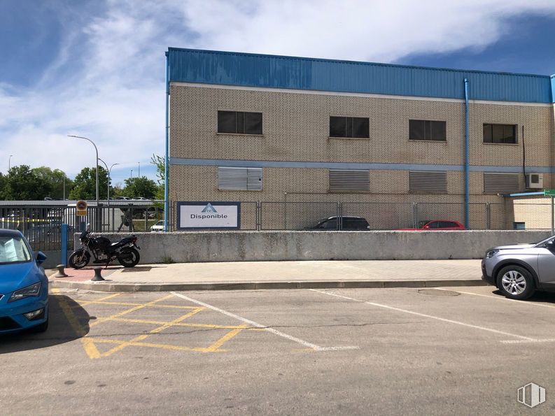 Nave en alquiler en Calle Aragoneses, 16, Alcobendas, Madrid, 28108 con neumático, edificio, coche, motocicleta, nube, cielo, vehículo terrestre, rueda, vehículo y ventana alrededor