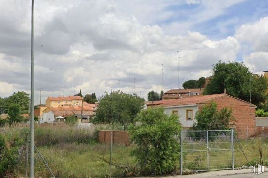 Land for sale at Calle Torrejón, 1(A), Seseña, Toledo, 45223 with house, cloud, sky, plant, tree, window, building, land lot, residential area and grass around