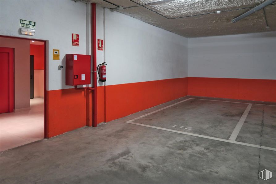 Oficina en alquiler y venta en Edificio Espacios Baluarte, Carretera Fuencarral a Alcobendas, 14, Fuencarral - El Pardo, Madrid, 28049 con accesorio, madera, suelos, suelo, hall, edificio, puerta, techo, material compuesto y hormigón alrededor