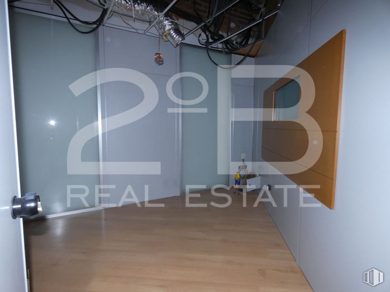 Retail for sale at Zona Parque Paris, Las Rozas de Madrid, Madrid, 28230 with lighting, building, wood, interior design, floor, flooring, font, glass, hardwood and laminate flooring around