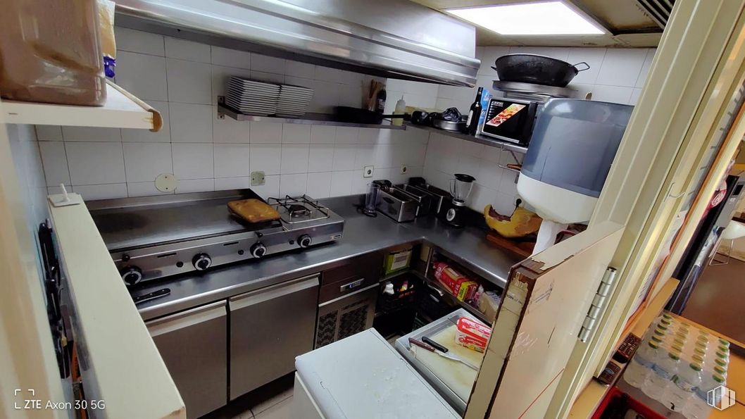 Local en venta en Avenida Peseta, Carabanchel, Madrid, 28054 con televisión, electrodoméstico, ebanistería, fregadero, fregadero, cocina, interiorismo, cocina, ventana y aparato de cocina alrededor