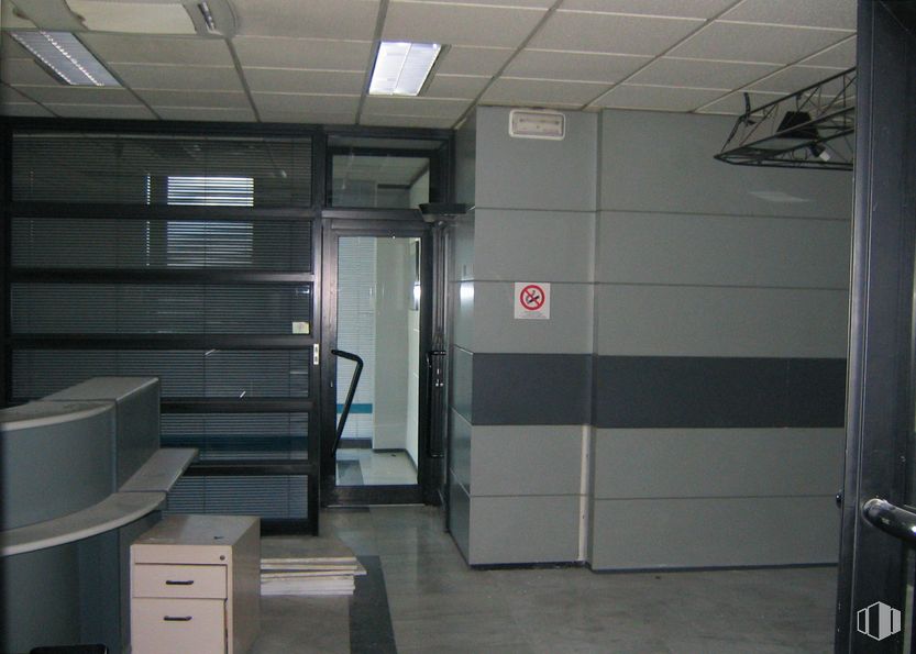 Oficina en alquiler en Edificio Auge III, Calle María Tubau, 4, Fuencarral - El Pardo, Madrid, 28050 con mediante, edificio, accesorio, pared, piso, escaleras, material compuesto, exterior automotriz, aluminio y puerta del vehiculo alrededor